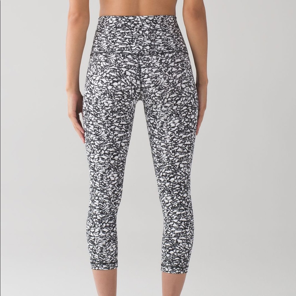 Lululemon cropped luxtreme leggings